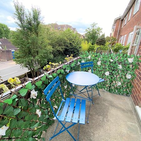 Redhill Town Centre 3 Bed House Near Gatwick Airport, Easy Commute To London Apartment Exterior photo