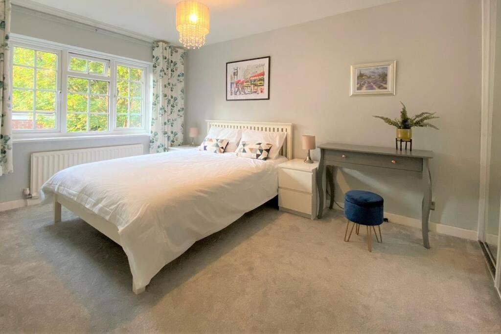 Redhill Town Centre 3 Bed House Near Gatwick Airport, Easy Commute To London Apartment Exterior photo