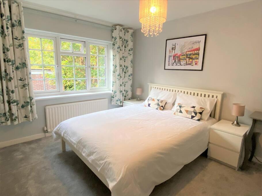 Redhill Town Centre 3 Bed House Near Gatwick Airport, Easy Commute To London Apartment Exterior photo