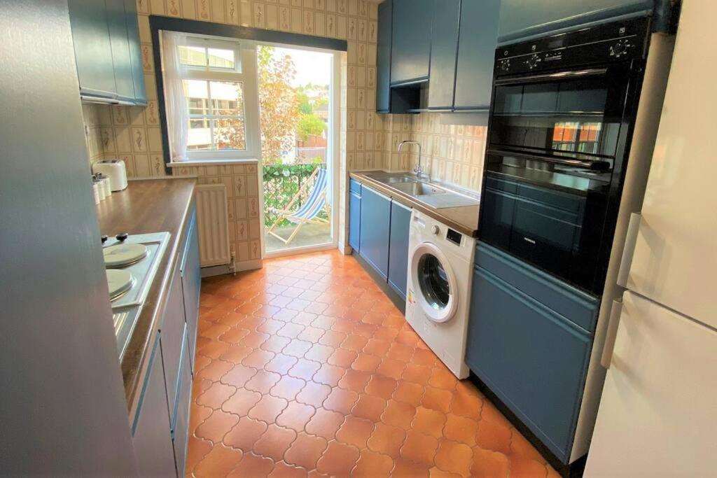 Redhill Town Centre 3 Bed House Near Gatwick Airport, Easy Commute To London Apartment Exterior photo