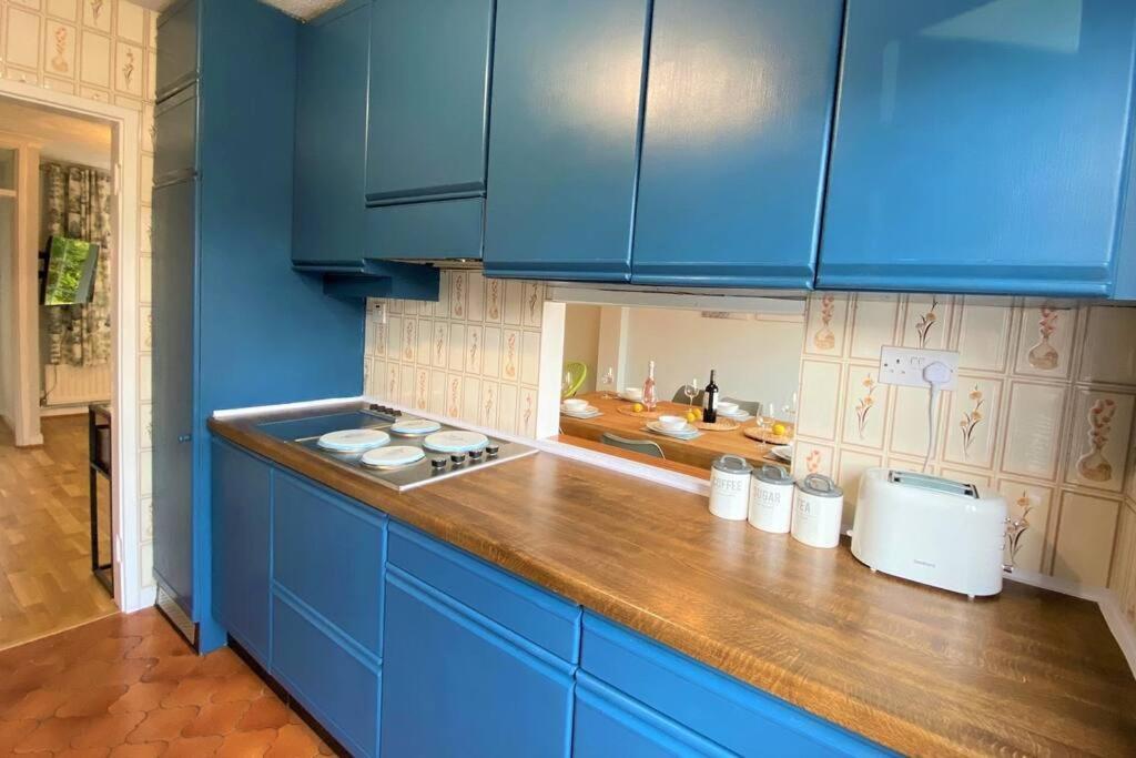 Redhill Town Centre 3 Bed House Near Gatwick Airport, Easy Commute To London Apartment Exterior photo