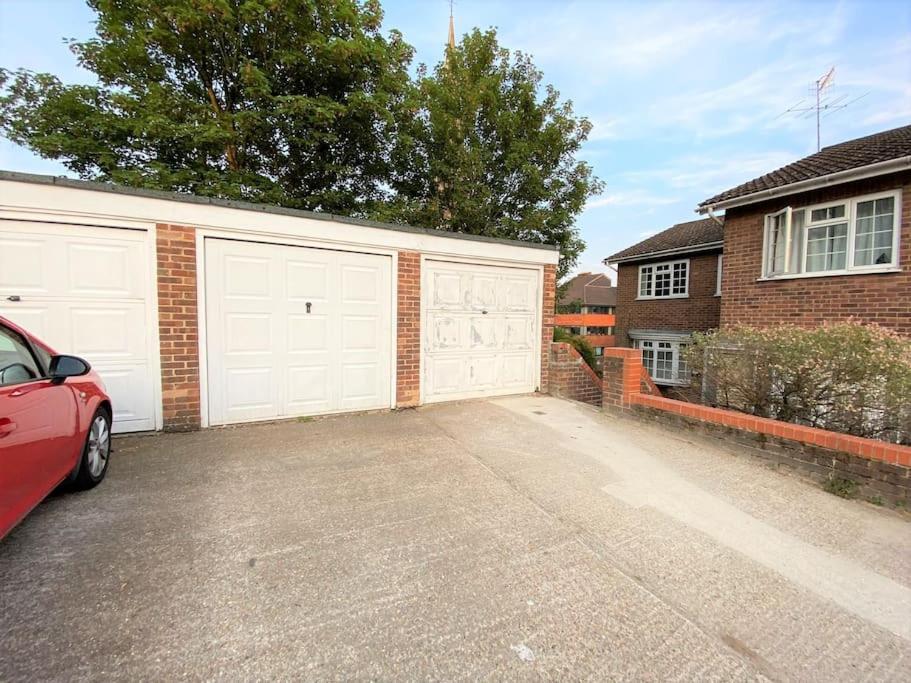 Redhill Town Centre 3 Bed House Near Gatwick Airport, Easy Commute To London Apartment Exterior photo