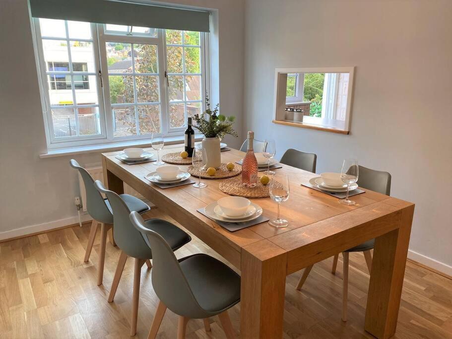 Redhill Town Centre 3 Bed House Near Gatwick Airport, Easy Commute To London Apartment Exterior photo
