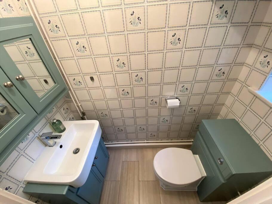 Redhill Town Centre 3 Bed House Near Gatwick Airport, Easy Commute To London Apartment Exterior photo