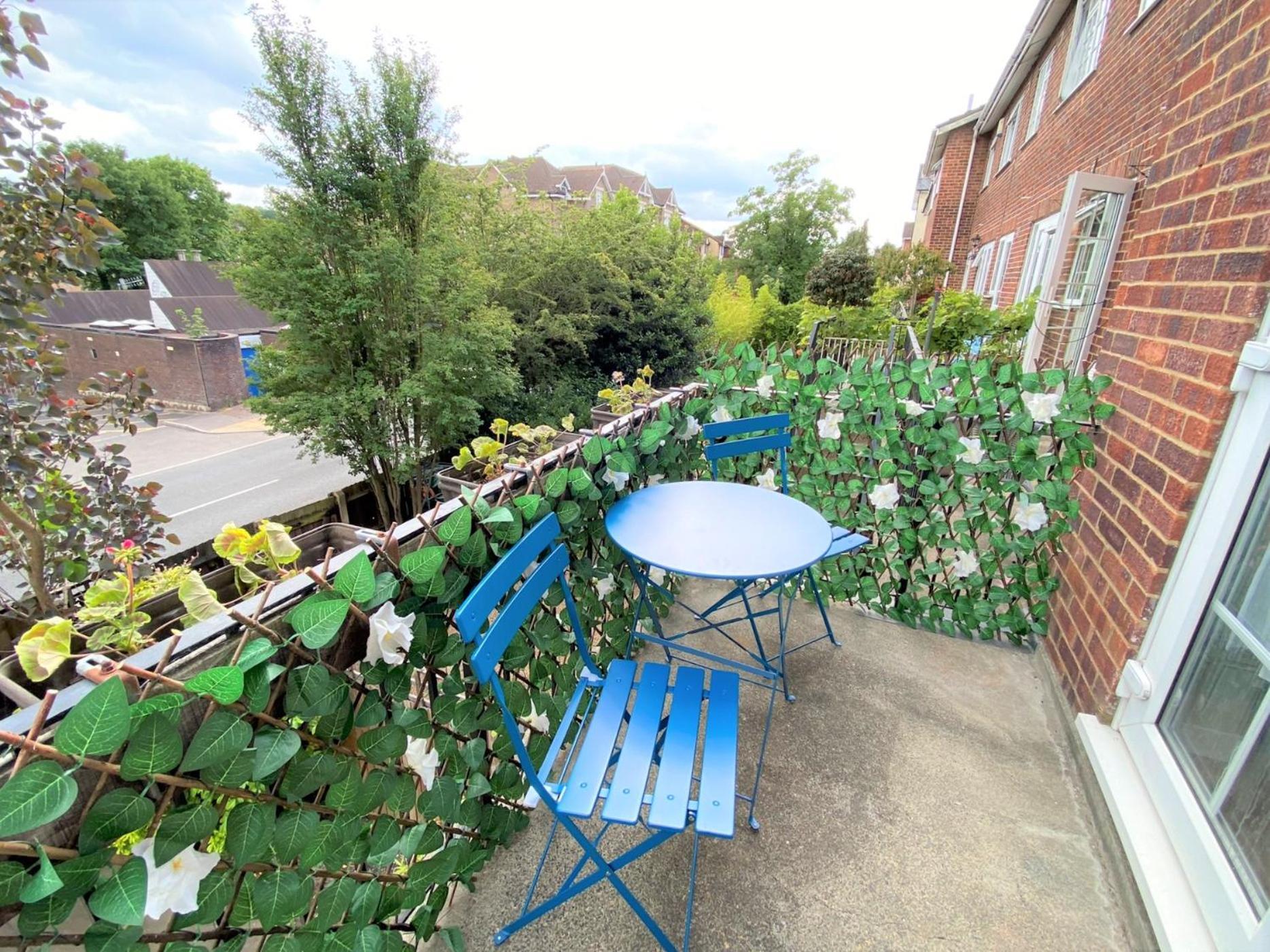 Redhill Town Centre 3 Bed House Near Gatwick Airport, Easy Commute To London Apartment Exterior photo